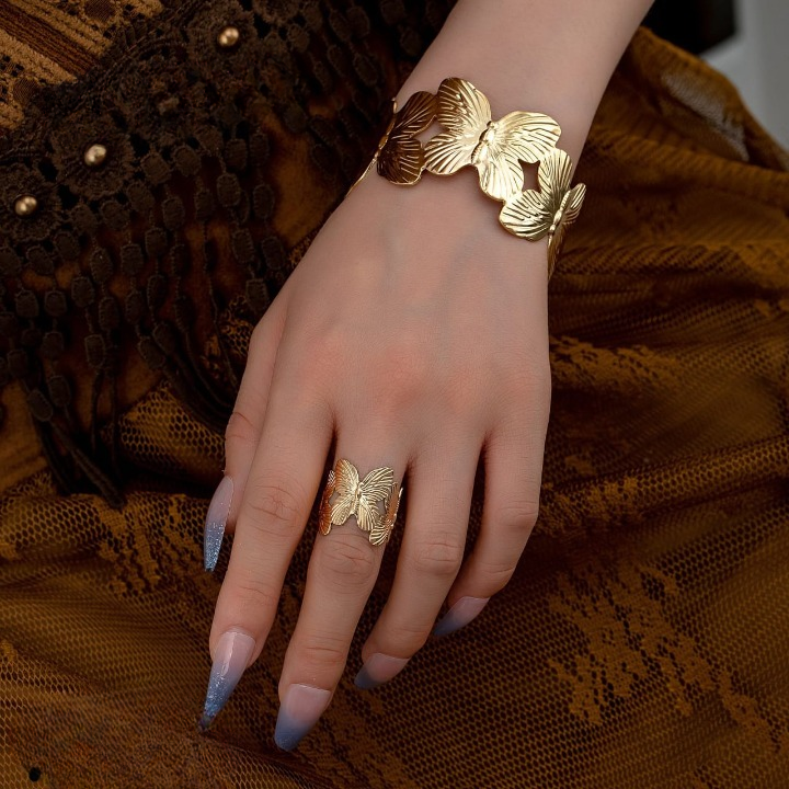 Stylish Alloy Hand Cuff & Ring Set